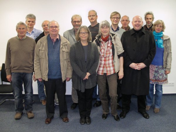 Teilnehmer (v.l.n.r.): Horst Teichmann, Axel Drawe (Leiter des Strahlenschutzes, HZG), Dirk Seifert (Robin Wood), Jens Schumann (SPD, Geesthacht), Dr. Peter Schreiner (Leiter Forschungsreaktor, HZG), Dr. Iris Ulrich (Leiterin Programmplanung und Controlling, HZG), Jörg Kunert (Geesthachter Ratsmitglied, CDU), Bettina Boll (Geestachter Ratsmitglied, Bündnis 90 - Die Grünen), Dr. Torsten Fischer (Leiter Presse- und Öffentlichkeitsarbeit, HZG), Karl-Hermann Rosell (Geesthachter Ratsmitglied, CDU), Alexander Neureuter (Publizist), Dr. Bernd Redecker (Lüneburger Aktionsbündnis gegen Atom), Anja Koops (Elterninitiative Geesthacht)